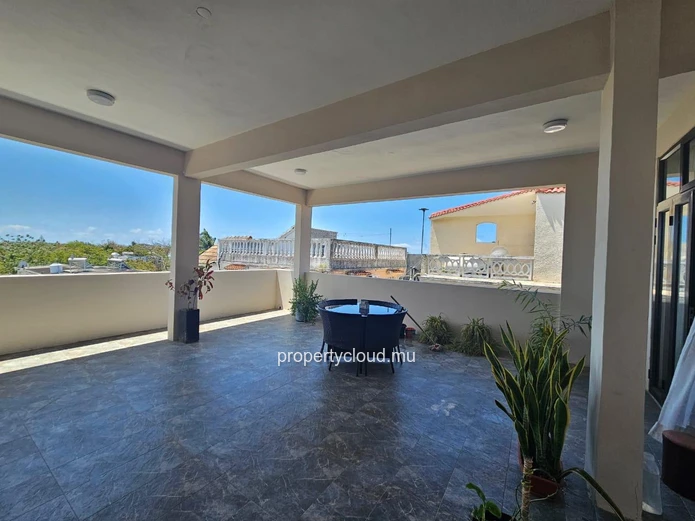? À LOUER – Grand appartement 3 chambres avec terrasse et roof top, vue panoramique, a Calodyne