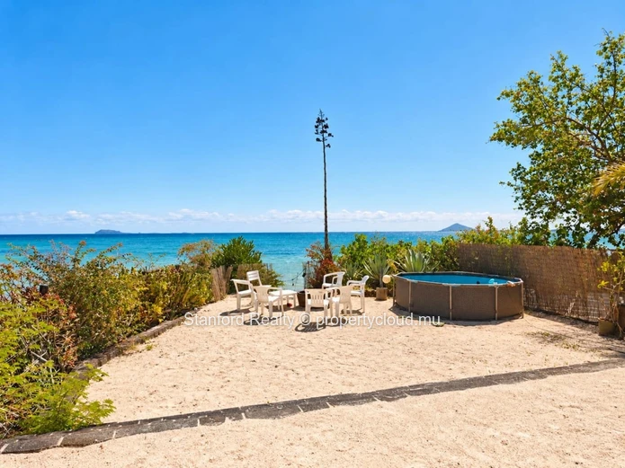 Beachfront Villa for Rent - 3 Bedrooms, Grand Gaube, North