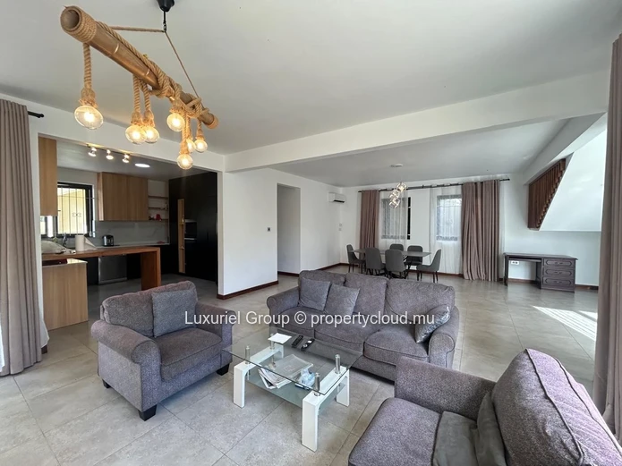 Modern Villa For Rent In Pereybere – Private Pool, Large Garden And Enhanced Security