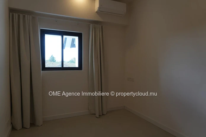 3-Bedroom Apartment with Terrace and Mountain Views