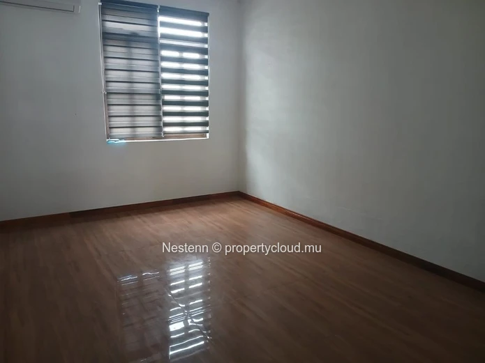 Spacious traditional triplex villa with 8 bedrooms 