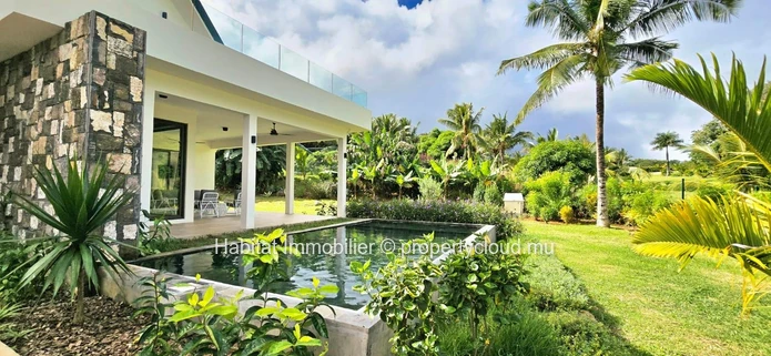 To rent: Furnished and equipped house of 237 m² on a plot of 1500 m² at Baie du Cap