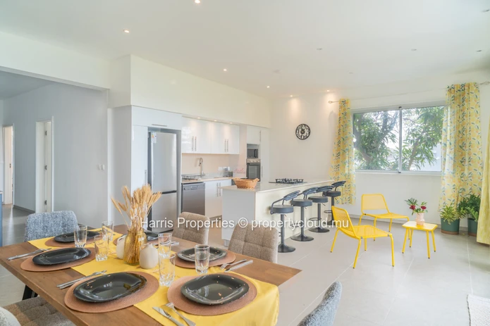 Superbe appartement en bord de mer situé dans un complexe sécurisé à Trou d’Eau Douce disponible à louer