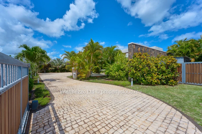 Villa 3 chambres 346 m² sur 1 748 m² à vendre – Balaclava