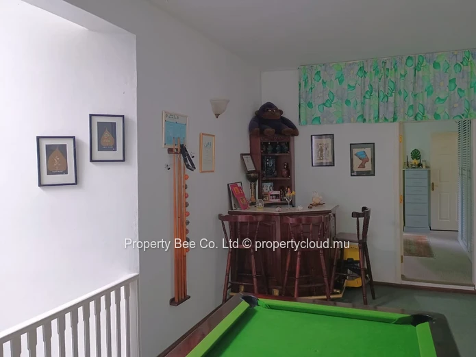 Maison dans morcellement célèbre = Proximité d'avenue Nalletamby