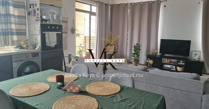 À Vendre – Appartement Duplex à Flic en Flac