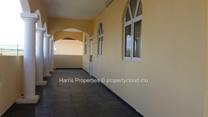 Grande maison neuve à vendre