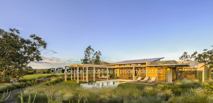 Magnifique villa sur le golf avec une vue mer