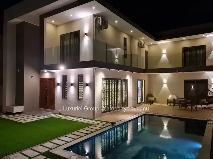Magnifique Villa Avec Piscine À Grand Baie – Élégance & Sérénité