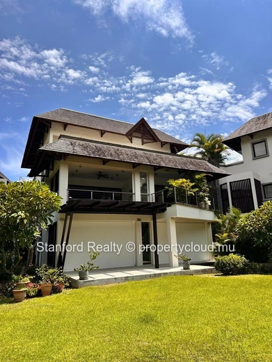 Villa de Luxe de 4 Chambres en Bord de Rivière à Vendre – Tamarin, Ouest