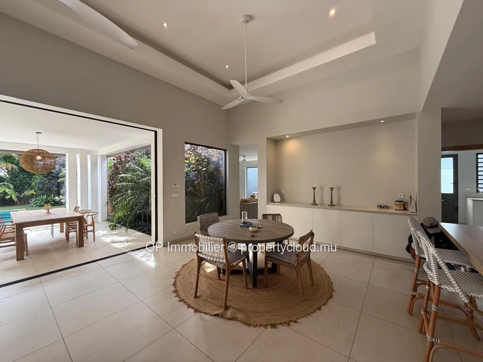 Maison meublée 4 chambres avec piscine à louer à Petit Raffray