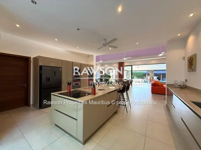 Luxury Villa | 4 En-Suite Bedrooms + Office | Private Pool | Pereybere
