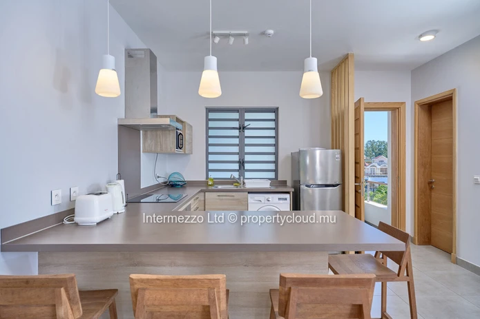 Walk to the Beach: 2-Bed Apartment in Mont Choisy