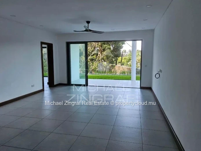 3 bedrooms Garden-Level Apartment in Pointe aux Canonniers