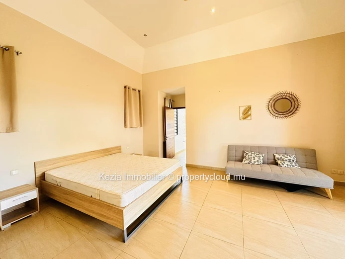| Villa Contemporaine Avec Piscine Et Jardin Tropical |