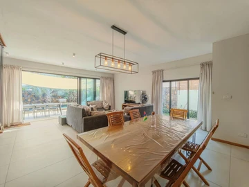 5 Bedroom Villa