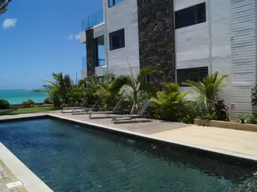 Beachfront apartment for rent in Grand Bay