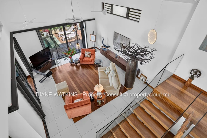 Villa RES contemporaine à vendre à Rivière Noire | Vue panoramique sur le lagon bleu