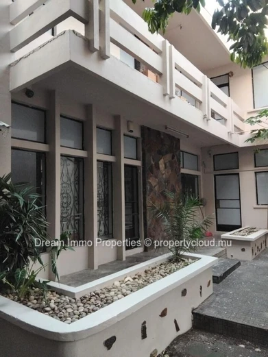 4-bedroom house with independent studio close to the metro station in Rose Hill – Mauritius