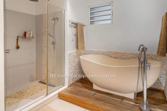 For Rent – 3-Bedroom Apartment With Sea View And Beach Access | Cap Malheureux