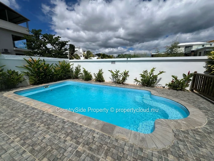 Walking distance to the beach