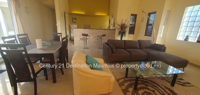 Spacious family Penthouse just minutes from the  sea