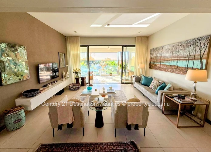 Elevated Island Living with a Front-Row Seat to Coin de Mire