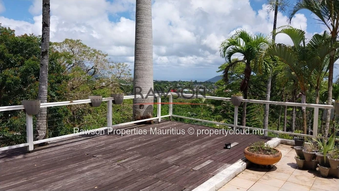 5 Bedroom house for sale in Floreal 