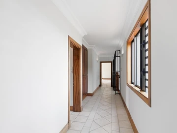 6 Bedroom House