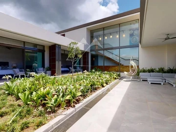 5 Bedroom Villa