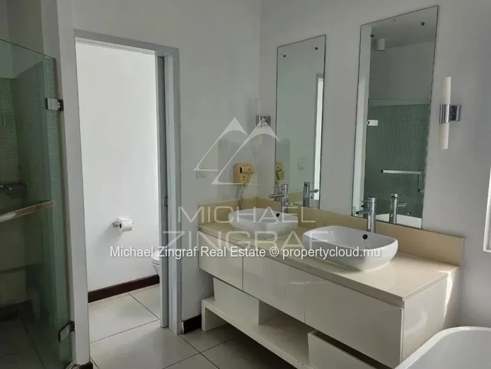 Penthouse d’Exception en Bord de Mer avec Vue Imprenable