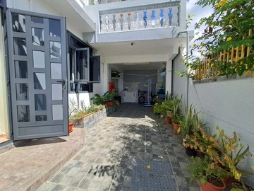 6 Bedroom House
