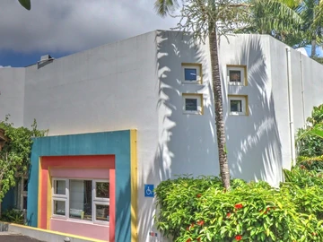 Exceptional commercial building 