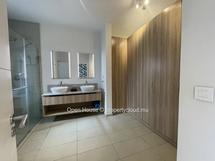Villa contemporaine à louer, 4 chambres, piscine, accès golf.