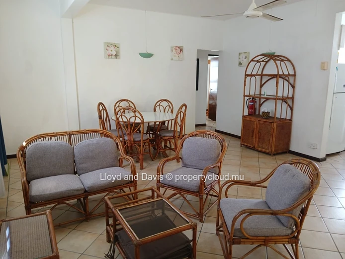 Charming Villa with Independent Cottage Near the Sea
