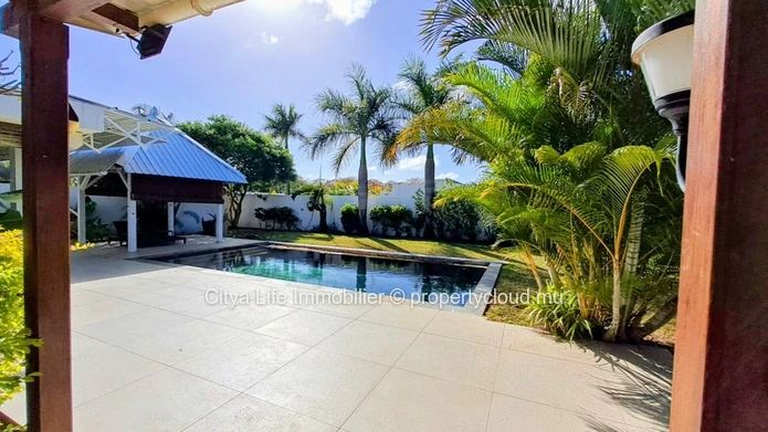 Maison meublée de 300m² avec piscine privée à louer à Grand Baie
