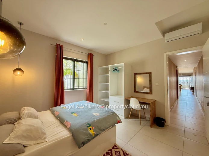Beautiful Ground Floor Beachfront Apartment