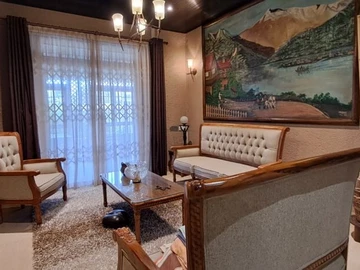 6 Bedroom House