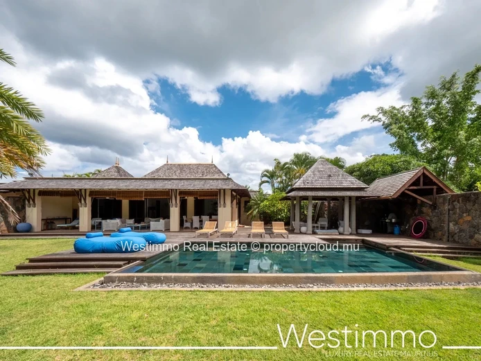 TAMARIN - Villa for sale in Tamarina on golf course with pool and garden