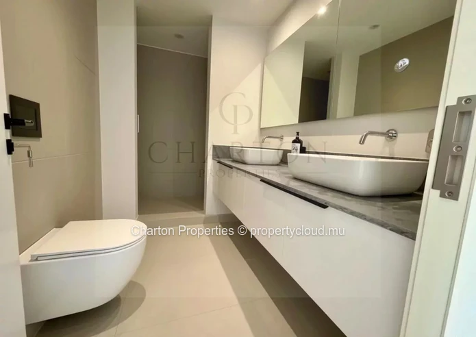 Exceptional 3-bedroom apartment on the second floor in the heart of Pointe aux Canonniers