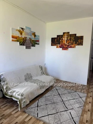 Appartement meublé à louer à Calodyne, 2 chambres, parking, jardin, proche écoles et commerces. Prix Rs 22 500.