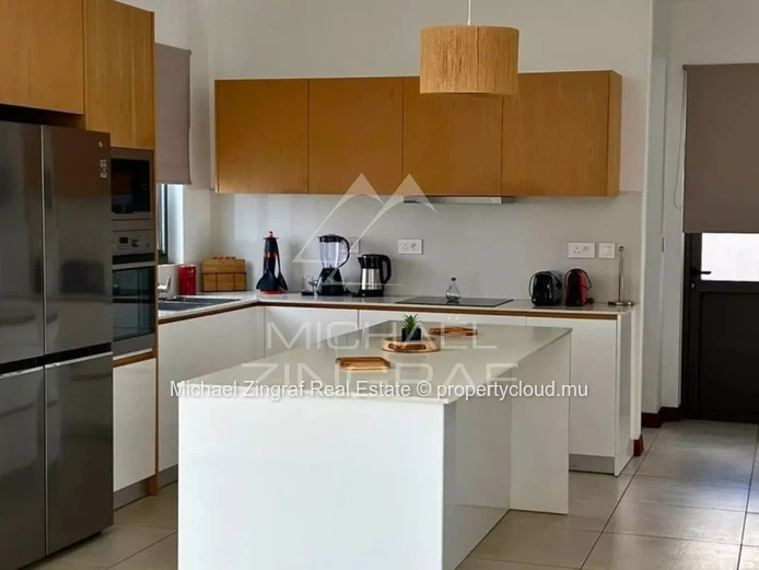 3-Bedroom Villa with Private Pool in Secure Estate – Pereybere