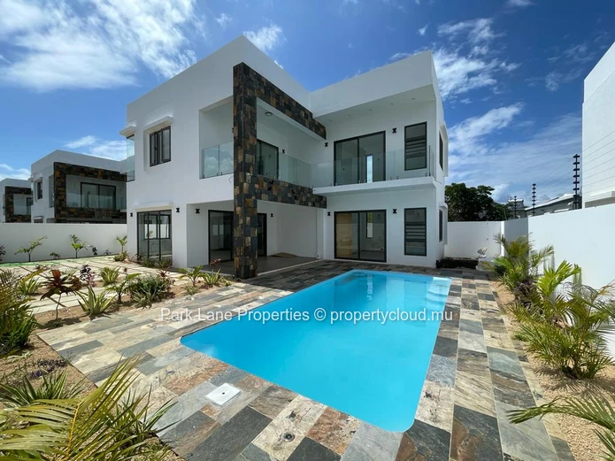 Brand new contempory house nestled in a quiet neighbourhood