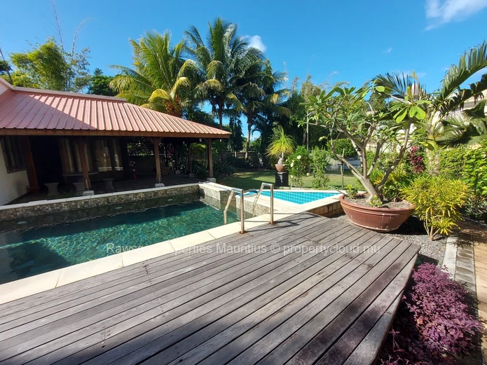 2 Bedroom Penthouse To Let in Flic En Flac