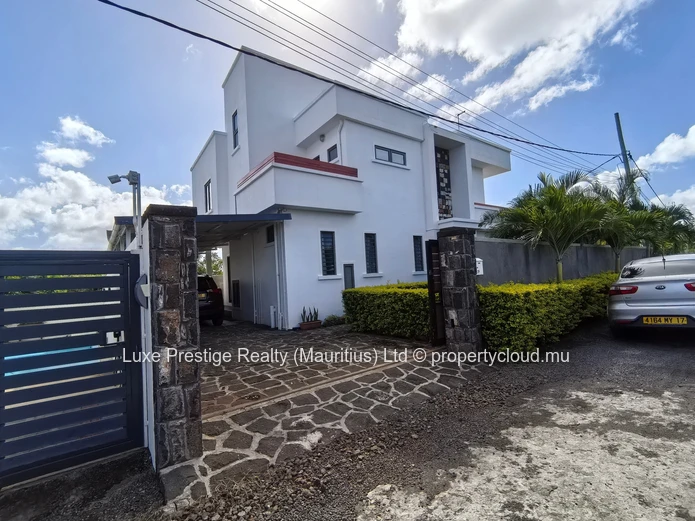 Luxury 4-Bedroom Ensuite Villa for Sale in Mont Choisy | Private Pool | Smart Security | Rs 20M
