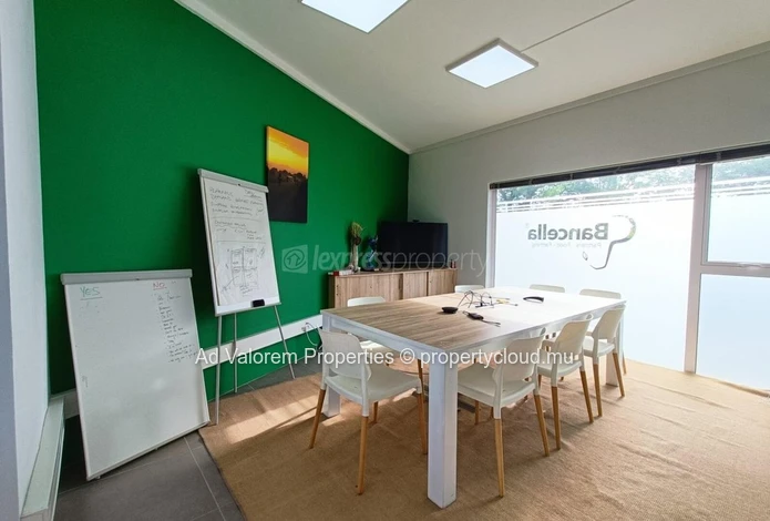 À louer – Bureau indépendant de 13m² (rez-de-chaussée)