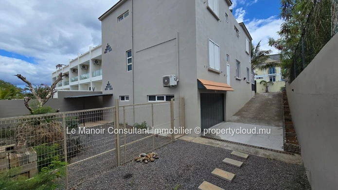 Villa de 3 chambres à vendre à Flic en Flac avec 334 m² habitables