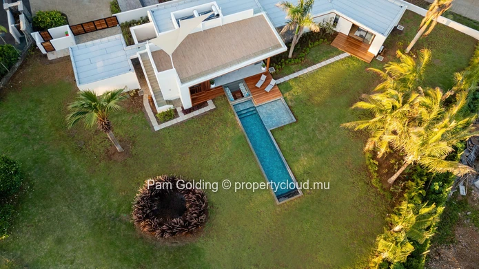 Villa de Luxe à Vendre à Anahita Mauritius | Vue Golf, Accès Mer & Piscine Privée