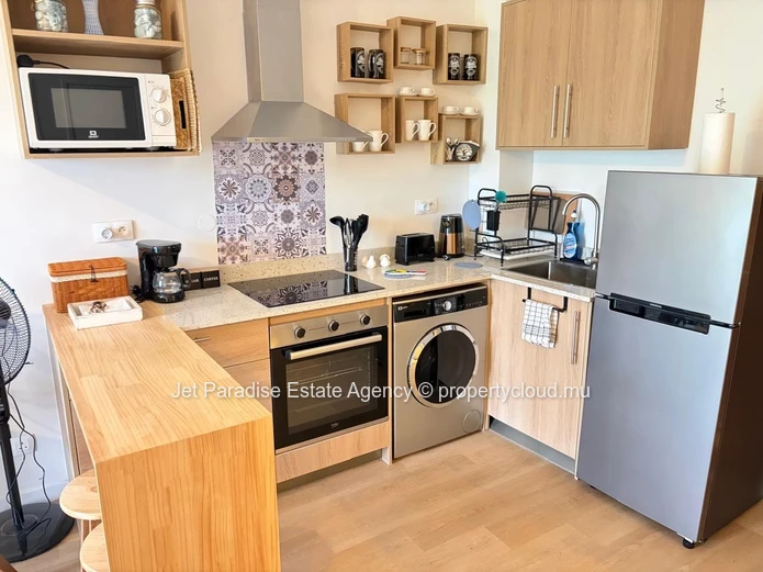 Appartement Moderne Meublé – 1 Chambre avec Balcon, Climatisation et Place de Stationnement