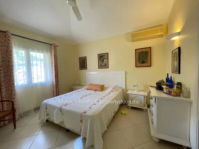 Tropical Garden – Private Swimming Pool – Mountain View